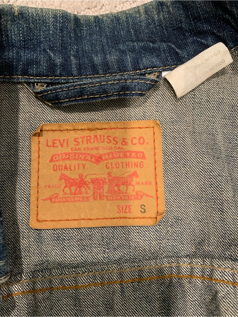 Levi’s Classic Blue Men’s Denim Jacket - Picture 6 of 10